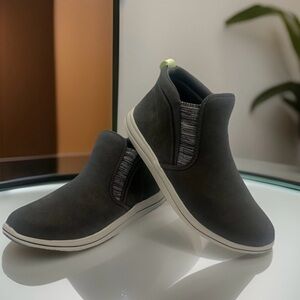 Clarks Cloudsteppers Casual Booties Breeze Clover Olive Womens Size 7 M NWOT